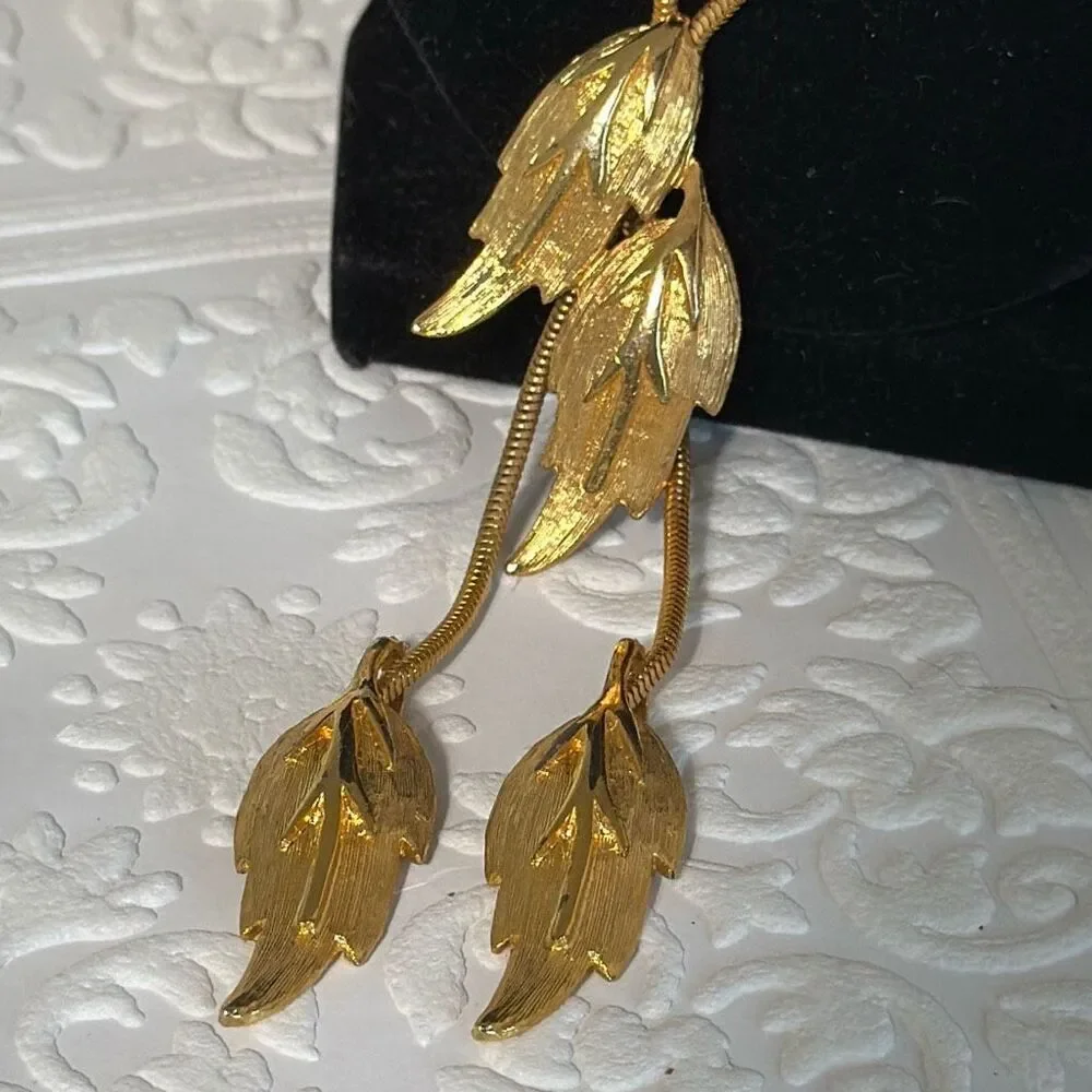 Vintage Gold Tone Y Drop Rope Chain Gold Brush‎ Leaf Pendant Bolo Style 16”- 19”